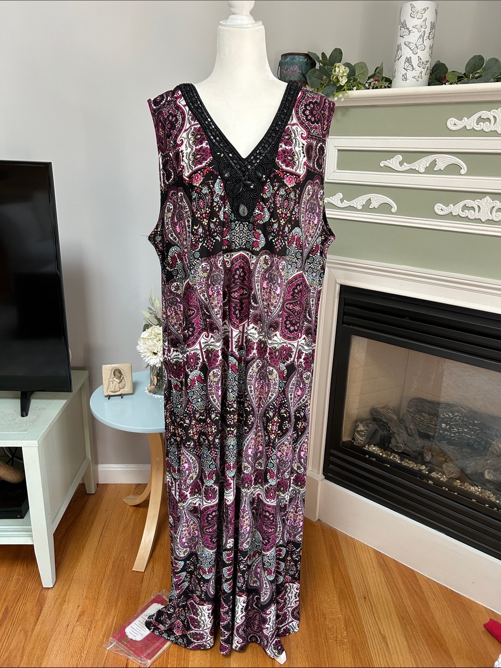 Sleeveless V-Neck Paisley Maxi Dress in Purple and Black